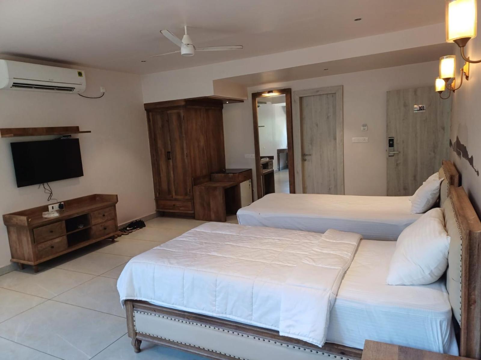 Ariena By Spree Hotels Goa Морджим Екстериор снимка